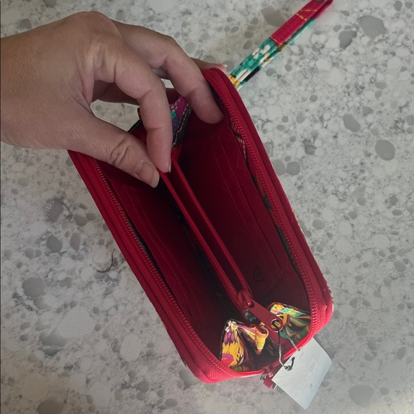 Vera Bradley RFID Red Patterned Grab & Go wristlet Rumba - Picture 3 of 10